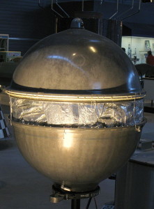 442px-Echo_1_Communications_Satellite_(flight_spare)_-_Udvar-Hazy_Center
